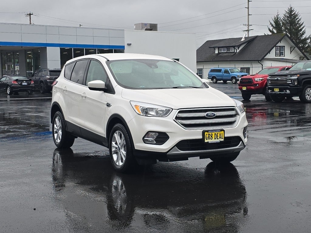 Used 2019 Ford Escape SE with VIN 1FMCU9GD2KUA55572 for sale in Aberdeen, WA
