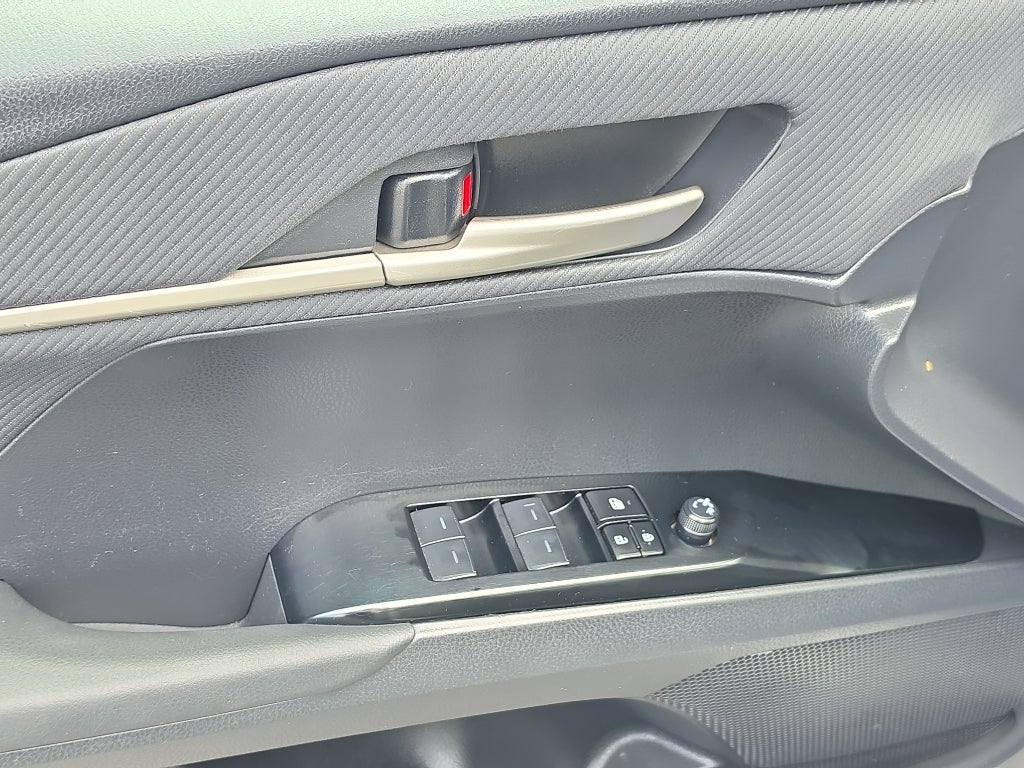 2025 Toyota Camry Hybrid SE