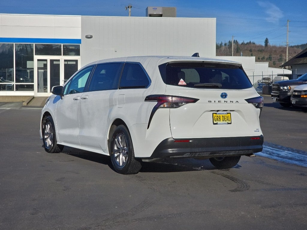 2024 Toyota Sienna LE