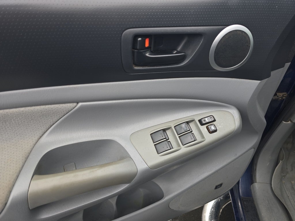 2005 Toyota Tacoma Base V6 (A5)