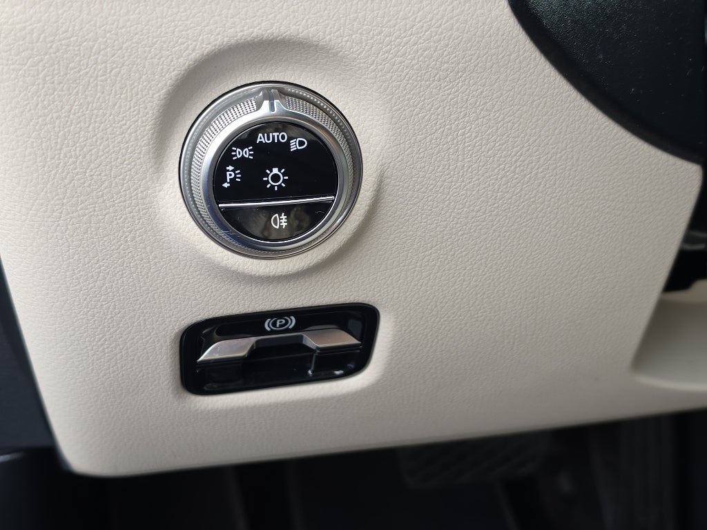 2025 Mercedes-Benz C-Class Sedan C 300 - Photo 25