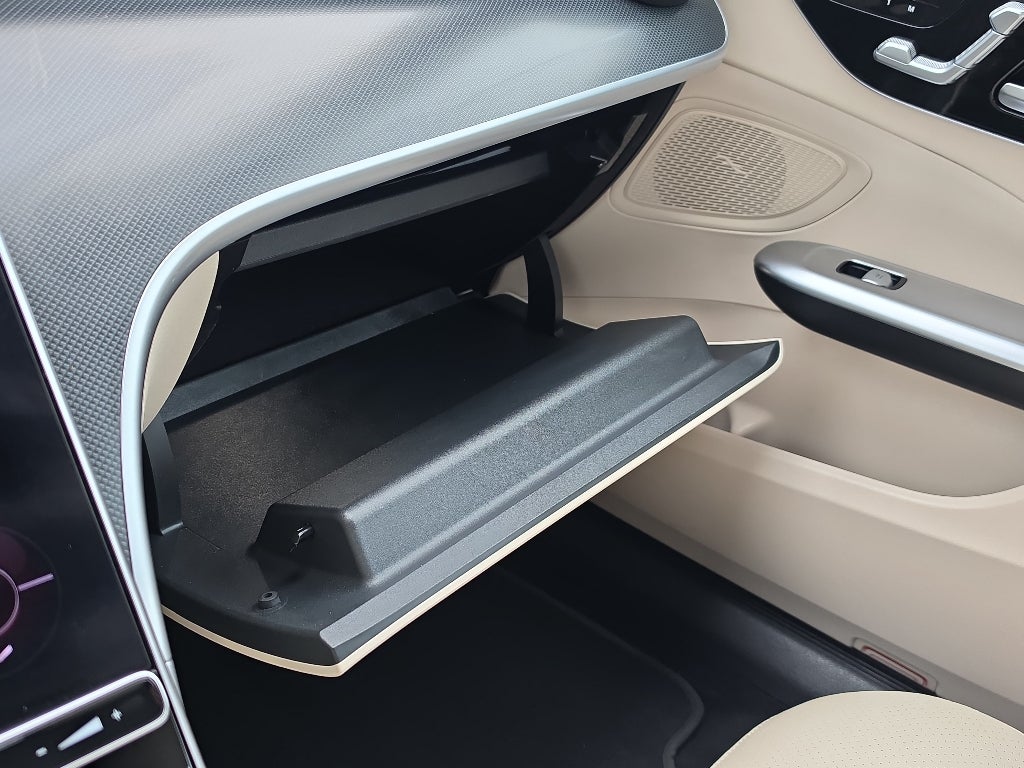 2025 Mercedes-Benz C-Class Sedan C 300 - Photo 30