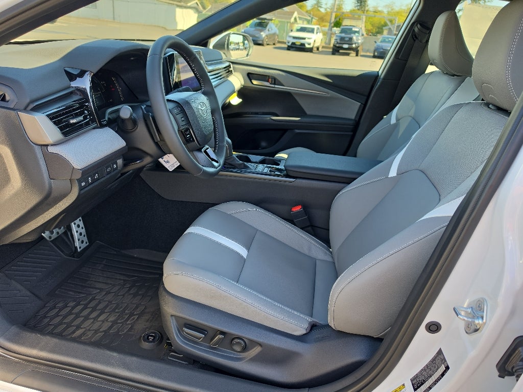 2026 Toyota Camry Hybrid SE