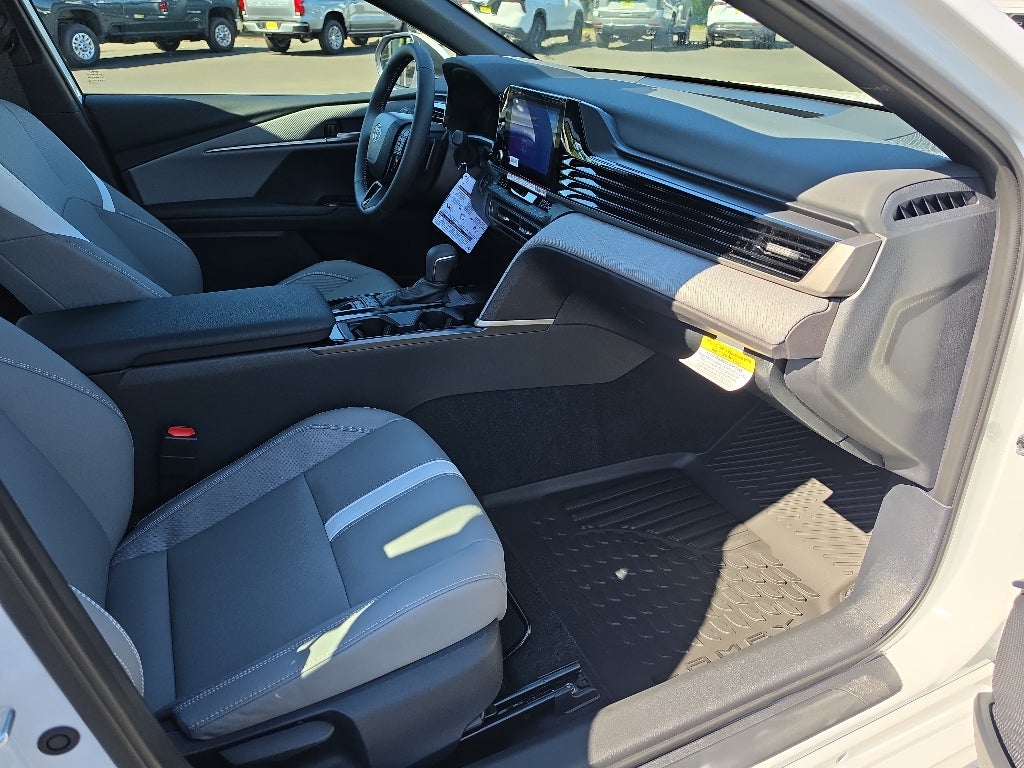 2026 Toyota Camry Hybrid SE