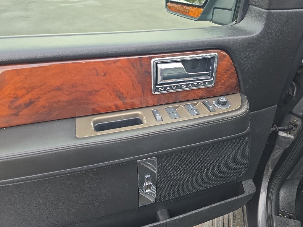 2012 Lincoln Navigator Base