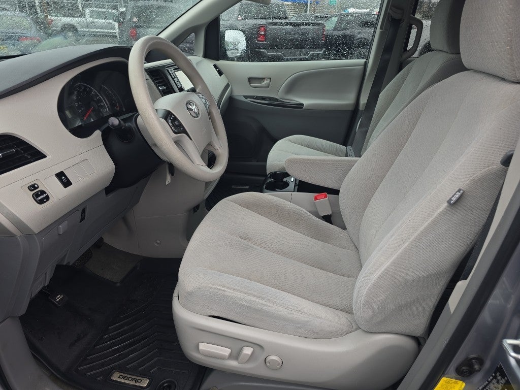2013 Toyota Sienna LE