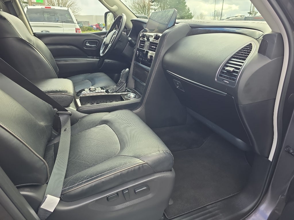 2024 INFINITI QX80 LUXE